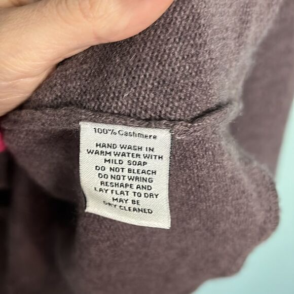 Claudia Nichole V Neck Cashmere Sweater - Picture 6 of 8